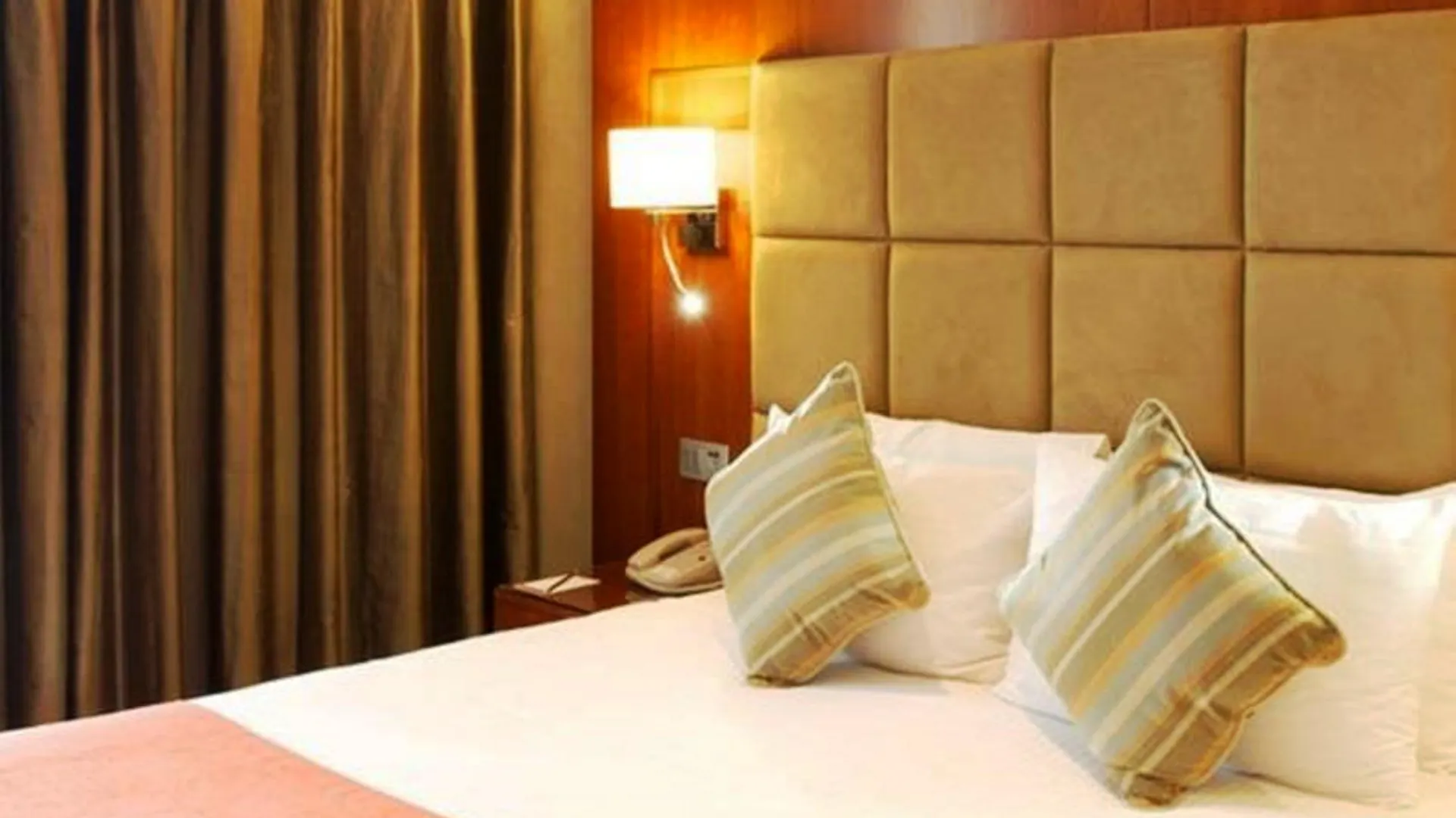 Montreal Barsha Hotel Dubai 4*,